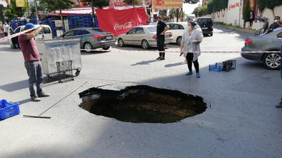 İstanbul'da yol çöktü, faciadan dönüldü