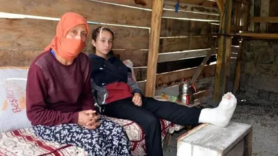 Depremde 1 saat taş yığını altında yaşam mücadelesi verdiler!