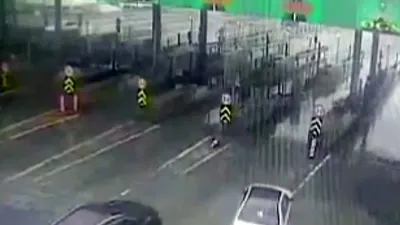 İnatçı sürücüler gişede böyle sıkıştı!
