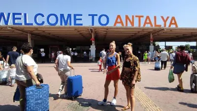 Koronavirüse rağmen Antalya'ya turist yağdı