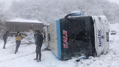 Yolcu otobüsü devrildi! Yaralılar var