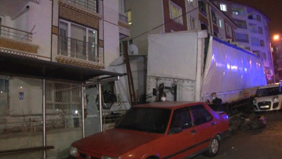 Freni patlayan TIR dehşet saçtı