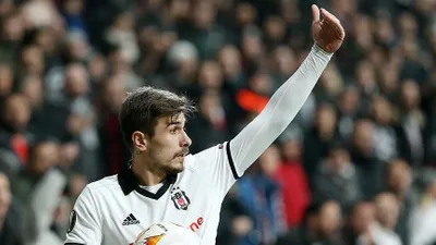 Fenerbahçe de Galatasaray da istiyordu... Kararını verdi!