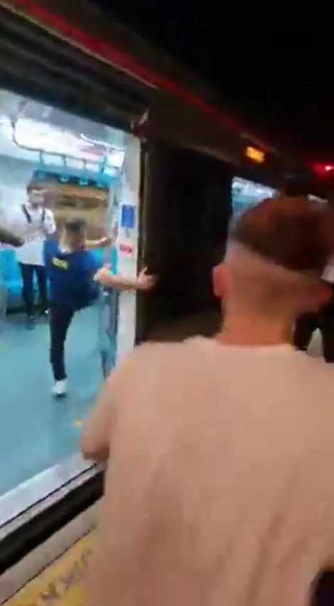 Fenerbahçeliler, Trabzonsporlulara saldırdı, Marmaray savaş alanına döndü - Resim: 3