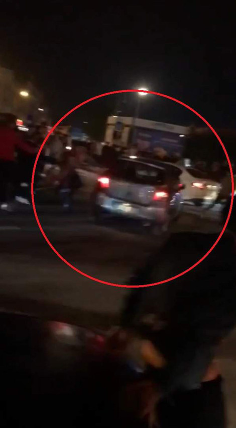 Otomobiliyle kutlama yapanların arasına daldı - Resim: 4
