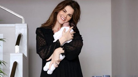 Anne olan Tülin Şahin'in çifte mutluluğu