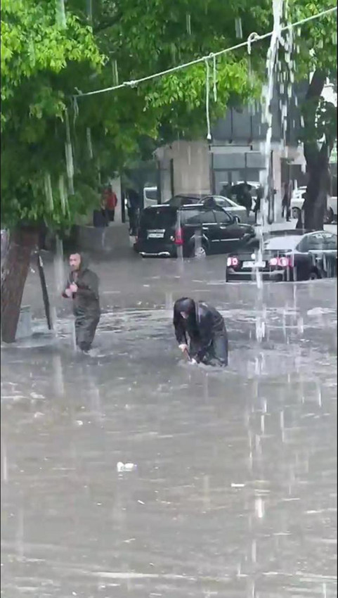 Ankara'da korkulan oldu! Sağanak yağış fena vurdu - Resim: 2