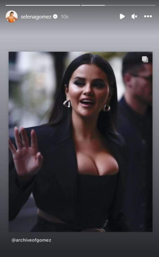 Selena Gomez'in dekoltesi kıyafetine sığamadı - Resim: 3