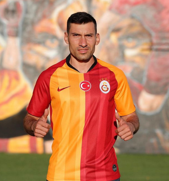 Galatasaray'da Şener Özbayraklı'ya sürpriz teklif - Resim: 4