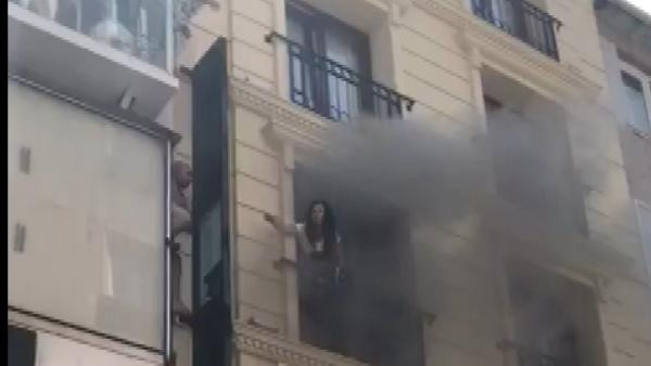 İstanbul'da otelde korkutan yangın - Resim : 1