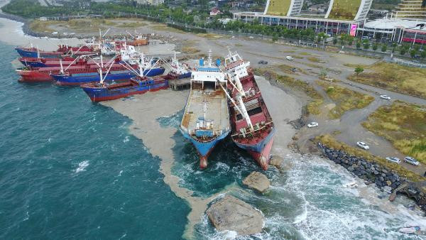 İstanbul açıklarında dev gemi böyle sürüklendi - Resim : 1