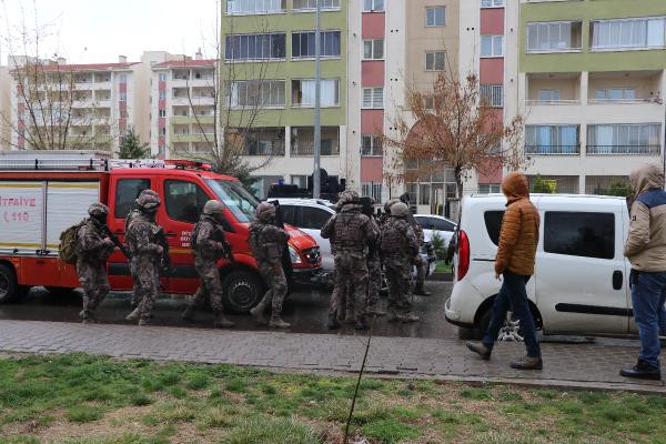 Diyarbakır'da rehine operasyonu! Yaralılar var - Resim : 1