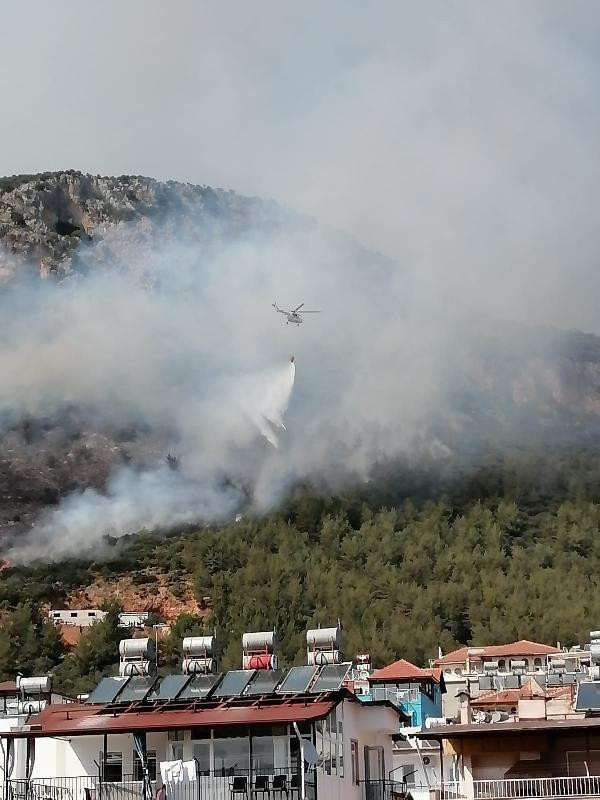 Kaş'ta üç noktada orman yangını - Resim : 3