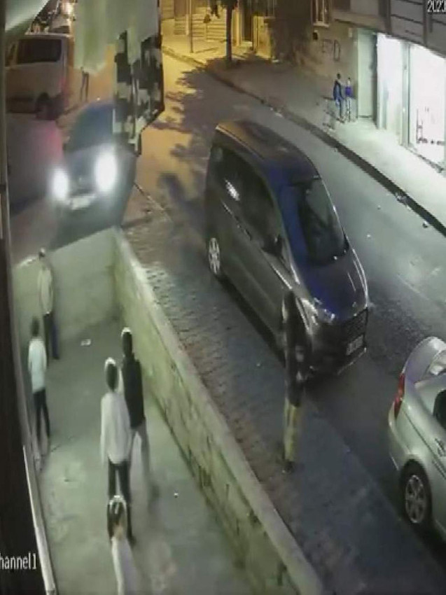 İstanbul'da korkunç olay! Araba çocukların arasına daldı - Resim: 2