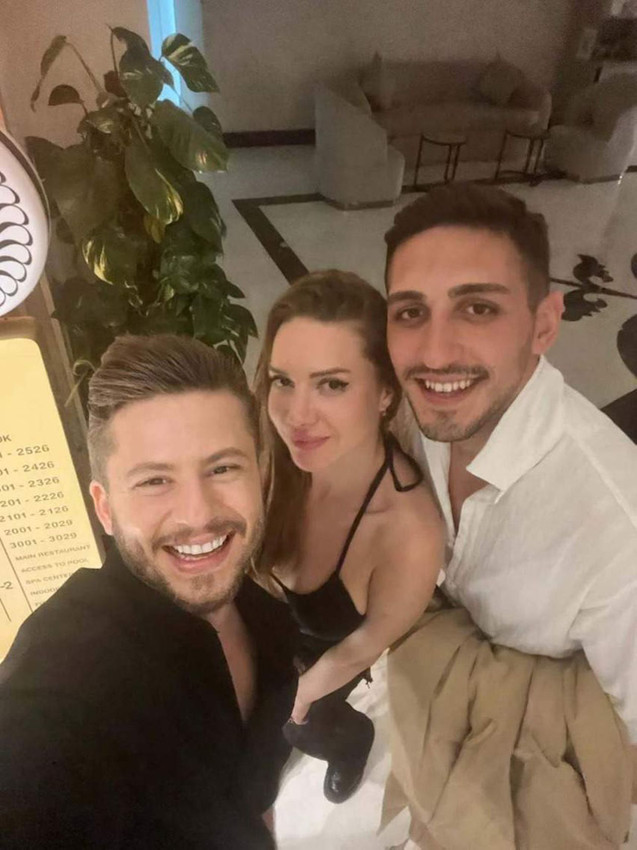 Romanyalı pop star Türk sevgilisi ile evlendi - Resim: 3