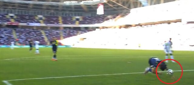 Erman Toroğlu'ndan Fenerbahçe maçındaki penaltıya isyan etti - Resim : 1