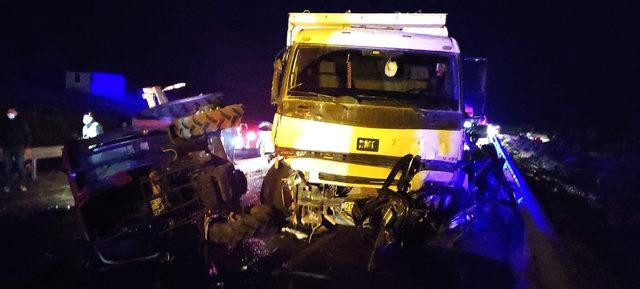 Bir aileyi yok eden kaza: Kontrolden çıkan kamyon dehşet saçtı - Resim : 1