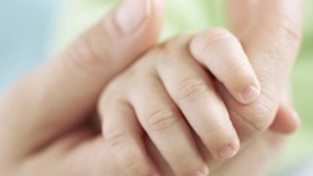 Bebeginizin Tirnaklari Gozunuzu Korkutmasin Kadin
