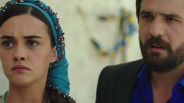 Bayram karısı ve çocuğu arasında kalıyor