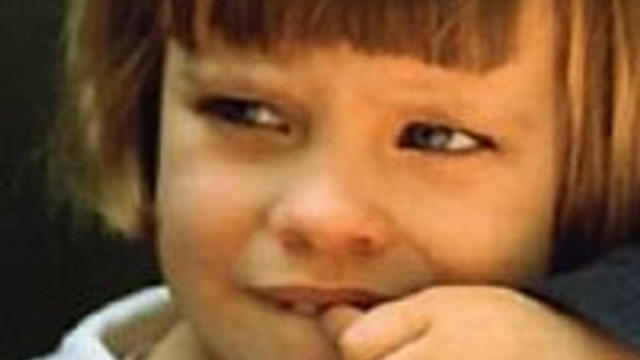 Cocuklarda Tirnak Yeme Kadin