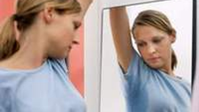 koltukalti bakimi icin kadin