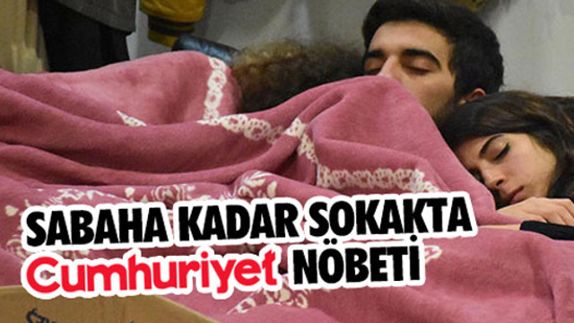 Cumhuriyet Gazetesi önünde battaniyeli nöbet