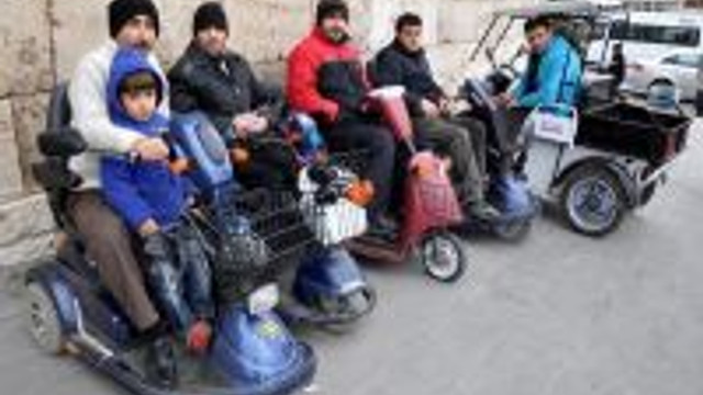 Tekerlekli Sandalyeli Engelliler Vali Ile Gorusemedi Guncel