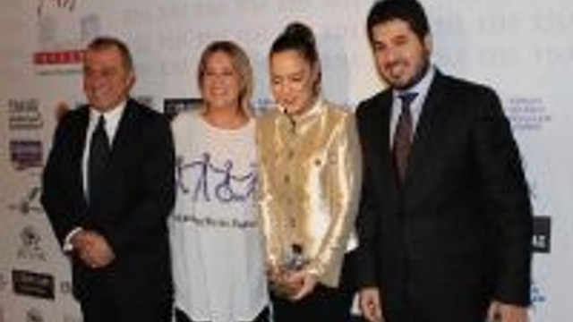 Turkiyenin Onemli Isimleri Akulu Tekerlekli Sandalye Gecesi Icin Bir Araya Geldi Guncel