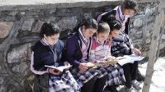 Mus Haskoy De Ybo Ogrencileri Ders Arasi Ve Yemek Sirasinda Dahi Kitap Okuyor Guncel