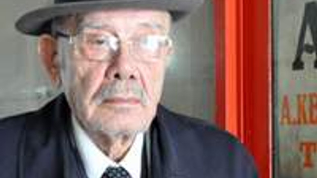 ''Tayt-don giyen kadınlar giremez''