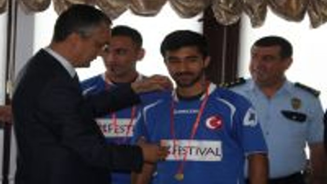 Gaziantep Polis Gücü Spor Kulübü Hokey Takımı, Emniyet Müdürü Ömer Aydın’la Bir Araya Geldi