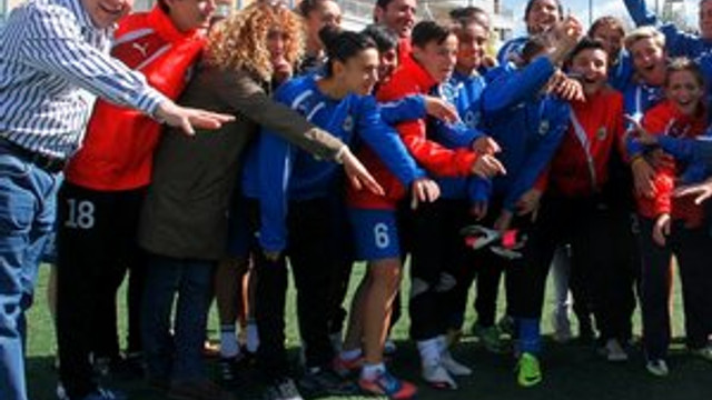 Konak Belediyespor kadın futbol takımı tarih yazdı