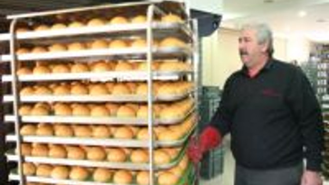 Ekmek Israfini Onlemek Icin 50 Gramlik Ekmek Uretiyor Ekonomi