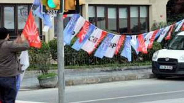 Tum Secim Bayraklari Toplaniyor Politika