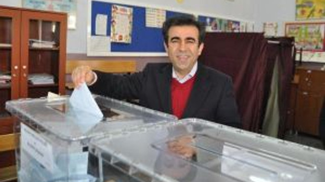 Mersinde Adaylar Hayırlı Olsun Dilekleriyle Oylarını Kullandı