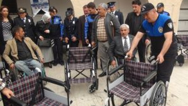Polislerden Engellilere Tekerlekli Sandalye Guncel