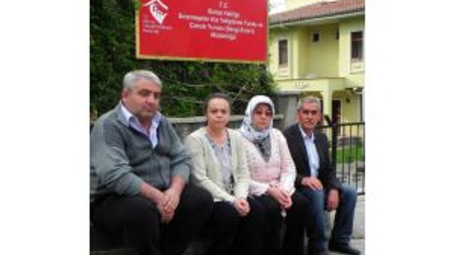 Demir Cifti Anneler Gununde Koruyucu Aile Olduklari Cocuklari Goremedi Guncel