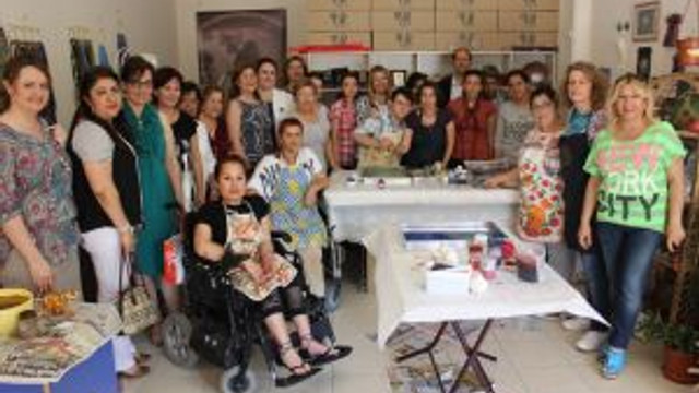 Engelliler Ebru Sanatçılarına Taş Çıkarttı