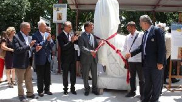 Hastane Bahçesine Konulacak Heykeller Tamamlandı
