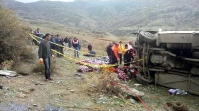 Universite Ogrencilerini Tasiyan Otobus Ucuruma Yuvarlandi 6 Olu 23 Yarali Guncel