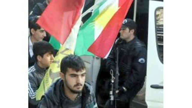 Diyarbakirda Kurdistan Bayragi Dagittilar Guncel