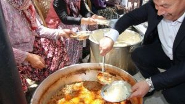 Baskan Yarali Hayir Yemeginde Yemek Dagitti Guncel