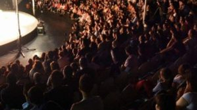 Yatak Odasi Diyaloglari Yla Kahkaha Dolu Gece Kultur Sanat