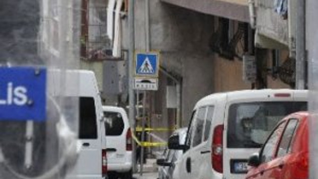 Akılalmaz ölüm ! Üzerine kanepe düştü