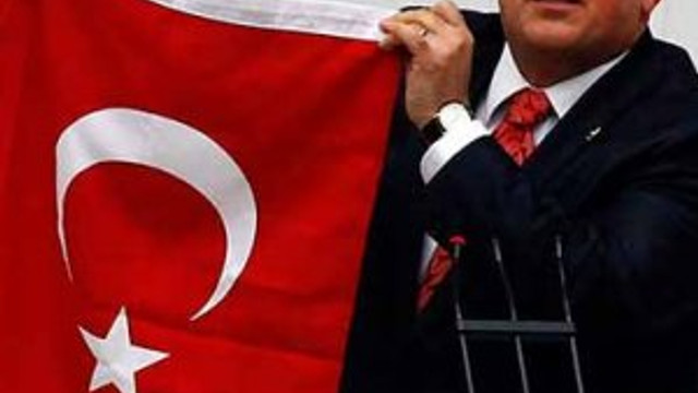 Turk Bayragi Ile Sova Ses Yok Politika