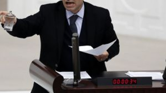 Osman Baydemir'den kaçak elektrikçilere destek !