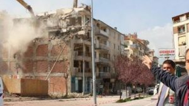 Yan Yatan 5 Katli Bina Sonunda Yikilabildi Guncel