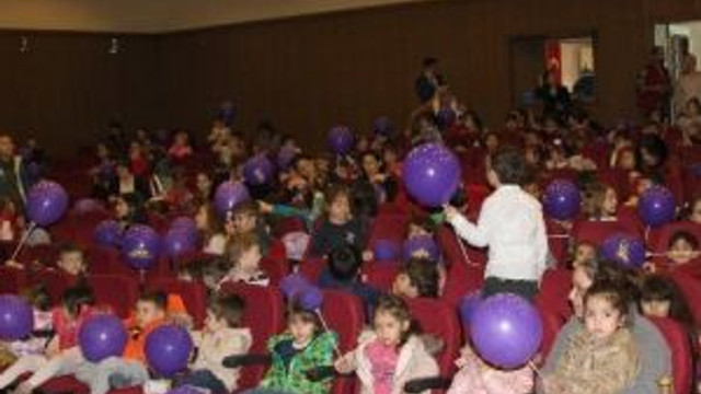 Didimli Minik Ogrenciler Konusan Trafik Adli Oyunu Izledi Guncel