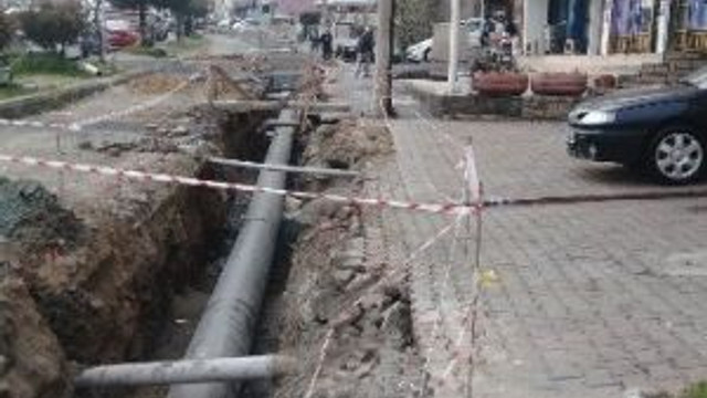 Açılan Kanal Kapatılmayınca Esnaflar Tepki Gösterdi