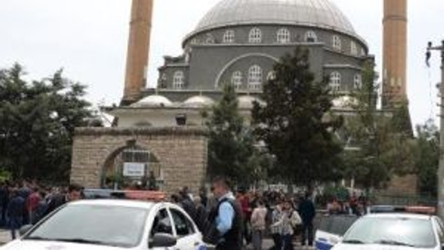 İslami Stk'lar, Diyarbakır'da İptal Edilen Lgbt Panelini Protesto Etti